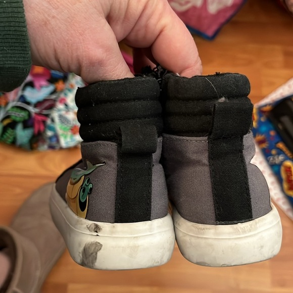 Ground Up Star Wars Mandalorian Grogu Yoda Shoes Size 11 - Picture 3 of 6